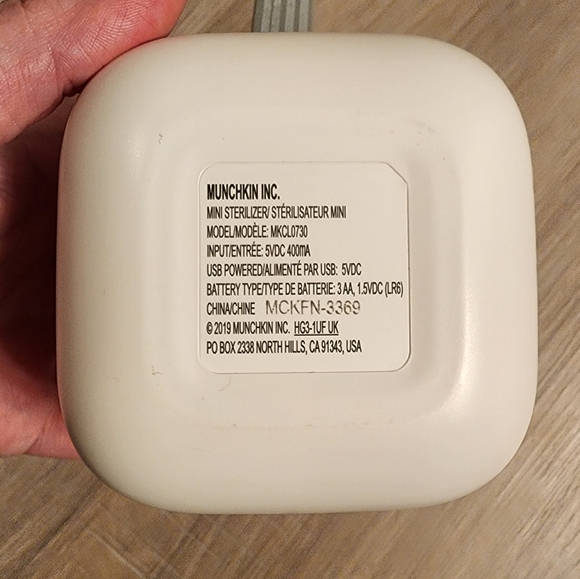 Munchkin 59s Mini Portable UV-C Sterilizer - Picture 3 of 7